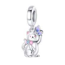 tiantianxue 1 Stück Silber-beschichteter beliebter Schmuck, eleganter hochwertiger kreativer Anhänger mit Katze die Schmetterling spielt/Niedliche Katze/Kreative Katzenkorb, geeignet für Frauen Armbänder/Halsketten Schmuck-DIY