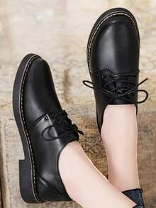 Zapatos Clásicos Negros para Mujer, Zapatos Sintéticos Todo Temporada Impermeables, Zapatos Planos de Oficina con Suela de TPR e Insole Sintética, Punta Lisa para Oficina detalles - Negro Mate - Ver 2