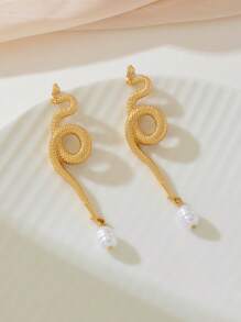 1 par de pendientes colgantes con borlas y perlas falsas con forma de serpiente de textura metálica dorada para mujer