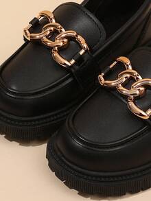 时尚前卫的儿童乐福鞋，饰有引人注目的金属链条和厚底 - 黑色 - 查看 8