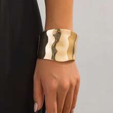 1 pièce Bracelet manchette large ondulé épais en or et argent (La texture et la couleur du bracelet sont sujettes au produit réel)