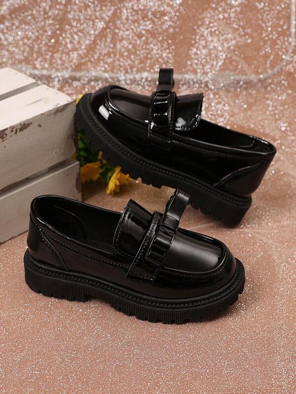 Zapatos con tacón grueso con estilo influenciado por lo británico para niños con look escolar chic