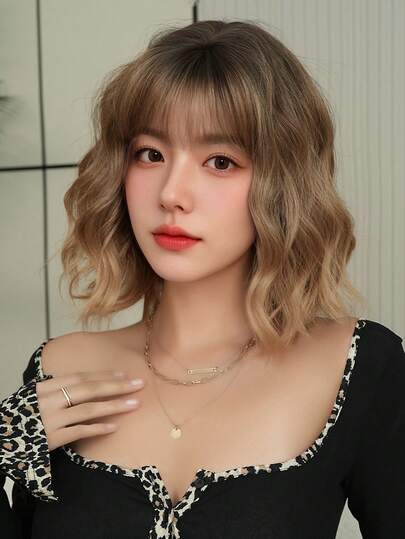 16 英寸渐变金色波浪假发，带刘海，女士时尚短卷发假发，深色发根，自然造型耐热纤维假发，适合女孩日常使用 - 樱花庆典华丽派对街头时尚摄影 - 女孩礼物假发配件