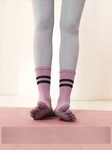 3 Pairs Women's Toe Separating Yoga Socks For Casual, Sports And Daily Wear, Soft Knit Fabric For All Season, Anti-Slip Five-Finger Grip Socks Suitable For Hospital, Gym, And Fitness Activities