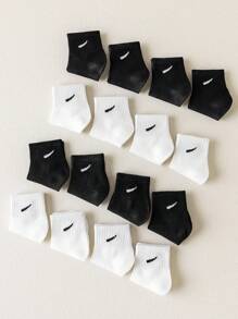 10 paires de chaussettes de sport pour enfants noires et blanches aléatoires, minimalistes et polyvalentes, design unisexe confortable et doux, convenant pour toutes les saisons, pour un port quotidien