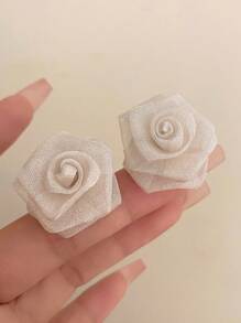 1 Paar handgefertigte weiße Rosen Stoff Ohrstecker, elegant für Frauen für Party, Bankette, Feiertage