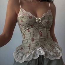 女士优雅宫廷甜美玫瑰花园蕾丝拼接吊带背心，可调节交叉后背设计，适合音乐节、演唱会、派对、少女日常穿着、海滩度假、通勤等场合。