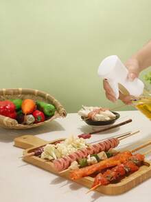 1个塑料喷油壶200ml/300ml，家用厨房烹饪工具橄榄油花生油芝麻油储油瓶，适用于公司团建户外烧烤喷油