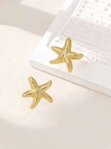 A Pair Of Stylish, Elegant, And Minimalist Golden Ocean-Style Earrings, Designed For Women, Serve As Both A Versatile Accessory For Daily Wear And Beach Vacations, And A Thoughtful Surprise Gift For Girlfriends Or Daughters.