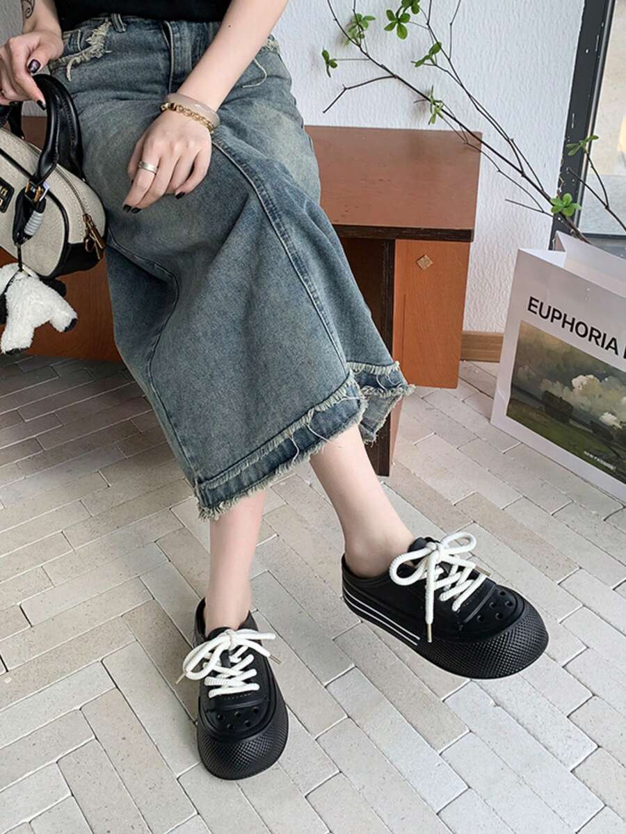 Dép lê khoét lỗ mùa hè 2025, dép bít mũi cho nữ, dép bít mũi buộc dây đế dày nhẹ, dép đi vườn dễ thương, dép xăng đan ngoài trời. - màu đen - Xem 1