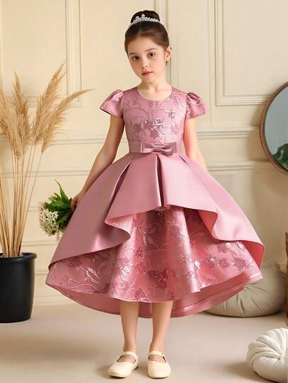 Vestido decorado con bordado floral de satén, sin accesorios para el cabello