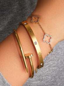 Conjunto de 3 piezas de brazalete de acero inoxidable con encantos de uña y trébol, apropiado para uso diario de mujeres, regalo de Navidad, obsequio de festividades