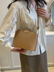 女士PU皮革休闲斜挎包，适合日常场合