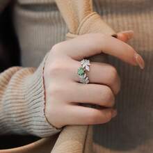 1枚S925纯银1克拉实验室合成祖母绿圆形莫桑石可调节女士永恒承诺戒指，独特叶形开口设计，女士礼物，附带证书 - 綠色 - 查看 4
