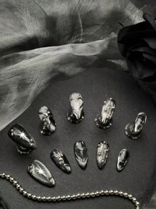 10 Peças Conjunto de Unhas Completo Feito à Mão, com Unhas de Olho de Gato Pretas e Brancas em Formato de Amêndoa, Conjunto de Unhas Decorativas 3D com Textura Metálica Punk Rock Quente, Adequado para Uso Diário e Participação em Festas, Festas Temáticas e Outros Eventos por Garotas. Acompanha 1 Mini Lixa de Unhas e 1 Etiqueta Adesiva Dupla Face.
