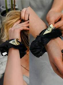 1pc Multi Functional Hair Tie Storage Pouch Portable Money Hider Organizer Zippered Scrunchie Elastic Hair Band Secret Pocket For Keys Cash Headset Accessory Large Capacity Makeup Case Lipstick Brush Skincare Mobile Phone Coin Small Items Home Gift Vacation Festival Halloween Christmas Polyester Fashionable Decor