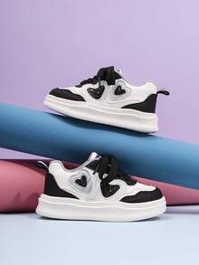 一双男女通用1-3 6岁儿童滑板鞋2024年秋季男童女童熊猫鞋儿童小白鞋