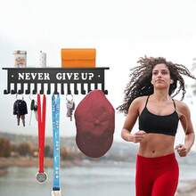 带 15 个挂钩的奖牌展示架、奖牌架、“永不放弃”奖牌壁挂式钢制支架、跑步比赛奖牌展示架、足球 - 黑色 - 查看 6