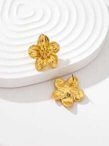 1 par de pendientes minimalistas de flor de metal dorado, adecuados para el uso diario de la mujer y como regalo de joyería