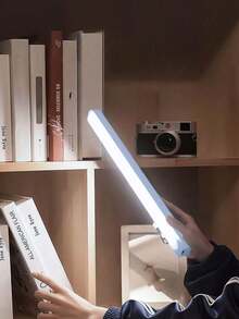 مصباح ليلي LED مزود بمستشعر حركة، أبيض/أبيض دافئ، مصباح LED قابل لإعادة الشحن عبر USB بقوة 5 فولت تحت الخزانة، إضاءة خزانة لاسلكية مغناطيسية مناسبة لخزانة الملابس والخزانة والسلالم وغرفة التخزين - أبيض - مشاهدة 4