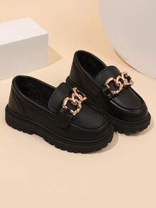 时尚前卫的儿童乐福鞋，饰有引人注目的金属链条和厚底 - 黑色 - 查看 6