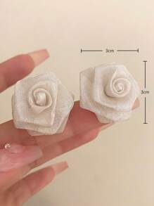 1 Paar handgefertigte weiße Rosen Stoff Ohrstecker, elegant für Frauen für Party, Bankette, Feiertage
