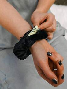 1pc Multi Functional Hair Tie Storage Pouch Portable Money Hider Organizer Zippered Scrunchie Elastic Hair Band Secret Pocket For Keys Cash Headset Accessory Large Capacity Makeup Case Lipstick Brush Skincare Mobile Phone Coin Small Items Home Gift Vacation Festival Halloween Christmas Polyester Fashionable Decor