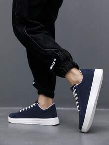 男士新款蓝色时尚简约字母图案撞色系带平底休闲运动鞋，适合日常通勤、户外、轻便舒适的滑板鞋情人节创意 - 撞色 - 查看 10