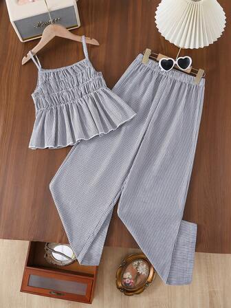 青少年女孩条纹荷叶边下摆吊带背心和短裤休闲两件套服装，适合夏季