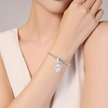 tiantianxue 1 Stück Silber-beschichteter beliebter Schmuck, eleganter hochwertiger kreativer Anhänger mit Katze die Schmetterling spielt/Niedliche Katze/Kreative Katzenkorb, geeignet für Frauen Armbänder/Halsketten Schmuck-DIY