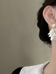 New French Retro Pearl White Petal Tassel Earrings