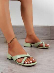 女式加大码绿色方头交叉带一脚蹬中跟凉鞋，百搭简约平底户外室内休闲优雅粗跟绿色拖鞋 - 綠色 - 查看 3
