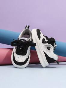 一双男女通用1-3 6岁儿童滑板鞋2024年秋季男童女童熊猫鞋儿童小白鞋