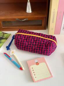 This Color-Block Plaid Cosmetic Bag Is Made Of Soft Fabric, Featuring A Zipper Closure And A Vintage-Style Storage Pouch. It Is Very Suitable For Home Use Or Commuting, And Is Also An Ideal Choice For Women's Travel, Vacation, Summer Vacation, And Preparing School Supplies And Study Materials. Cosmetic Bag, Cosmetic Bag, Women's Gift, Christmas Gift, Women's Gift Ideas