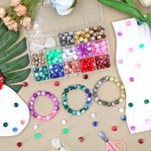 1 set de nuevos brazaletes de cuentas con estilos casuales y lindos, varios estilos de combinación DIY, patrones pequeños de dibujos animados, estilo femenino, decoración de joyas, pequeños colgantes, arte decorativo, juguetes de regalo para amigos, cuentas hechas a mano, fácil de combinar con tu propio estilo
