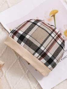 女婴三件套：粉色长袖连体衣、格子裤和帽子套装，秋冬季