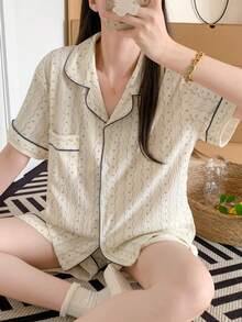 Bộ đồ ngủ 2 món cho nữ, dây xanh họa tiết hoa nhỏ, cài một hàng khuy, quần short & áo tay ngắn, rộng rãi, đồ ngủ mặc ở nhà - Màu be - Xem 6