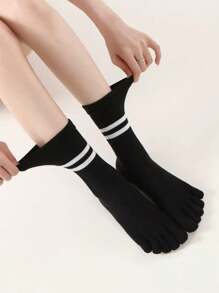 3 Pairs Women's Toe Separating Yoga Socks For Casual, Sports And Daily Wear, Soft Knit Fabric For All Season, Anti-Slip Five-Finger Grip Socks Suitable For Hospital, Gym, And Fitness Activities
