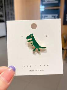 Une broche en alliage de dinosaure au style de bande dessinée mignon, personnalisée et minimaliste. Convient pour toutes les saisons, idéal pour le trajet domicile-travail et la vie sur le campus. Excellent pour le port pendant la rentrée scolaire. Sac à dos pour l'école.