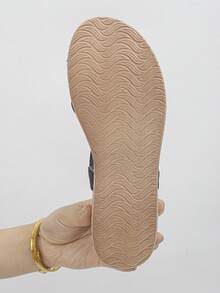 1 双夏季厚底休闲凉鞋，适合青少年，时尚百搭（尺码偏小一码）