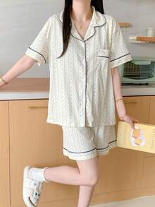 Bộ đồ ngủ 2 món cho nữ, dây xanh họa tiết hoa nhỏ, cài một hàng khuy, quần short & áo tay ngắn, rộng rãi, đồ ngủ mặc ở nhà - Màu be - Xem 5