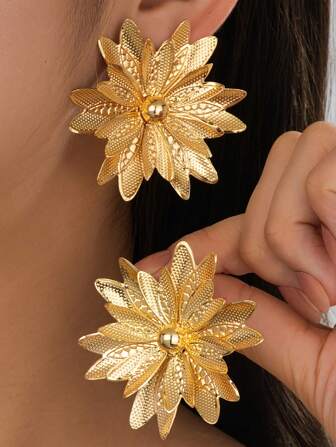 1 par vintage asymmetriska örhängen med blom- och bladmönster i metall för kvinnor, nattklubbspresent