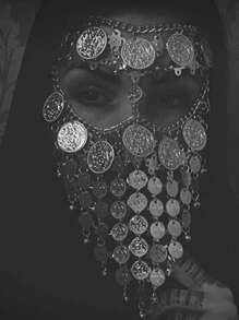 1 pieza - Accesorios de danza del vientre con velos de monedas, accesorios de juego de roles, máscaras clásicas y de moda que son regalos ideales para niñas. Son excelentes opciones para la danza del vientre, citas, fiestas, actuaciones de baile, juegos de roles, máscaras Niqab Burqa Burka y diademas con rhinestones. Esta diadema te hace lucir misteriosa y cuando te mueves, las monedas hacen un sonido claro y brillante. Las buenas expresiones definitivamente te harán divertirte en fiestas de Halloween