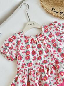Conjunto de 2 peças de blusa e calça lanterna com estampa floral elegante e babados para meninas, adequado para atividades ao ar livre, fotografia, uso diário, piquenique, escola, primavera/verão