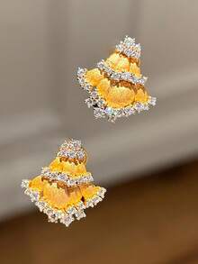 1pc Retro New Chinese Style Textured With Rhinestones Christmas Banana Tree Earrings, Delicate & Unique, Luxury & Versatile Jewelry Suitable For Women's Daily, Festive, Party Wear, Birthday Gift - Gold - View 3