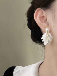 New French Retro Pearl White Petal Tassel Earrings