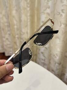 1 pièce Lunettes de mode femme décontractées rétro à demi-monture noires en métal, convient pour les sorties quotidiennes, la décoration de plage d'été