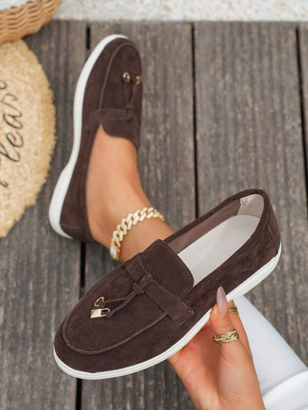 Mocassins femininos de cor sólida, bico redondo, slip-on, casuais, para atividades ao ar livre, com franjas, fivela, sola macia, confortáveis, sapatilhas