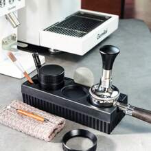 1 pieza Estación de prensado de espresso, Estera para tamper de espresso, Soporte para portafiltros de café de 51/53/58mm, Tamper y distribuidor de plástico, Caja organizadora de 3 en 1 de accesorios de espresso para herramientas de barista en mostradores/tiendas/mesas de trabajo