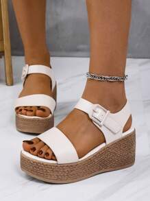 2024 Neue herzförmige Frauen Mode Keilabsatz Sandalen